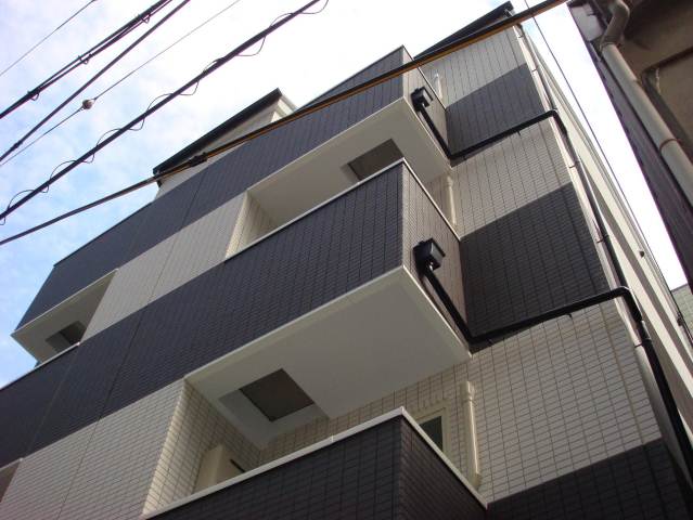 シックな色合いの外観です
