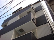 シックな色合いの外観です